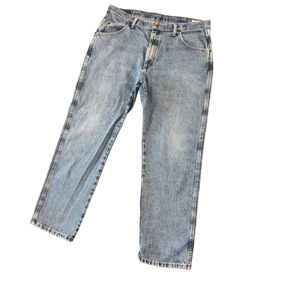 Wrangler Men's 38x30 Regular Fit Jeans Light Wash Denim Workwear Classic - Picture 2 of 9